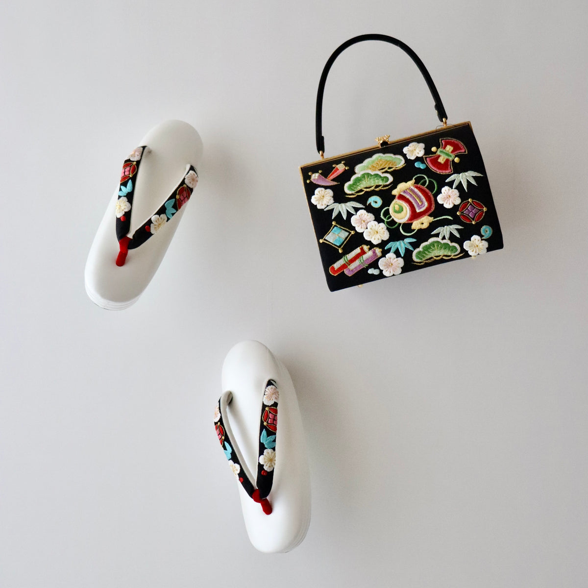刺繍 | 草履バッグセット | 振袖 | 礼装 | 黒 | 宝尽くし | 和小物さくら