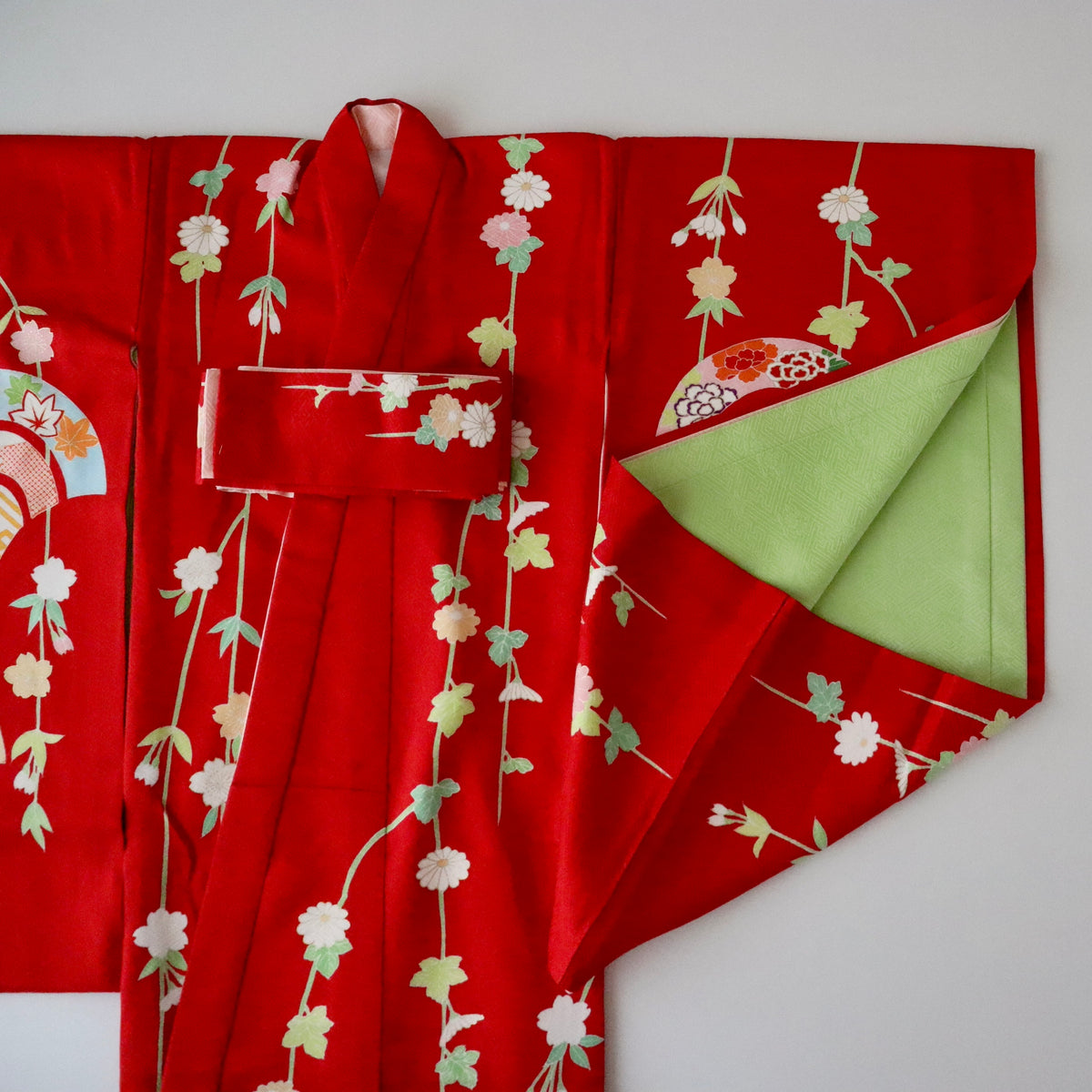 女児初着「花の祈り」高橋啓