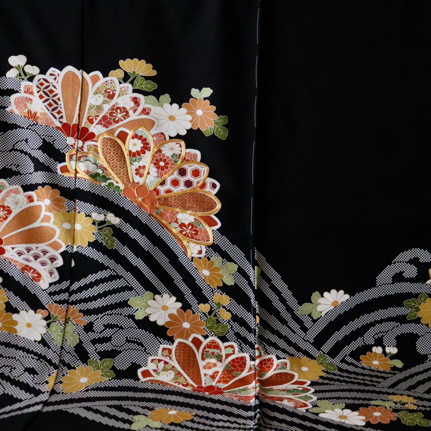 京友禅 | 黒留袖 | 正絹 | 黒 | 疋田波に寛文の菊 | 丸福染匠