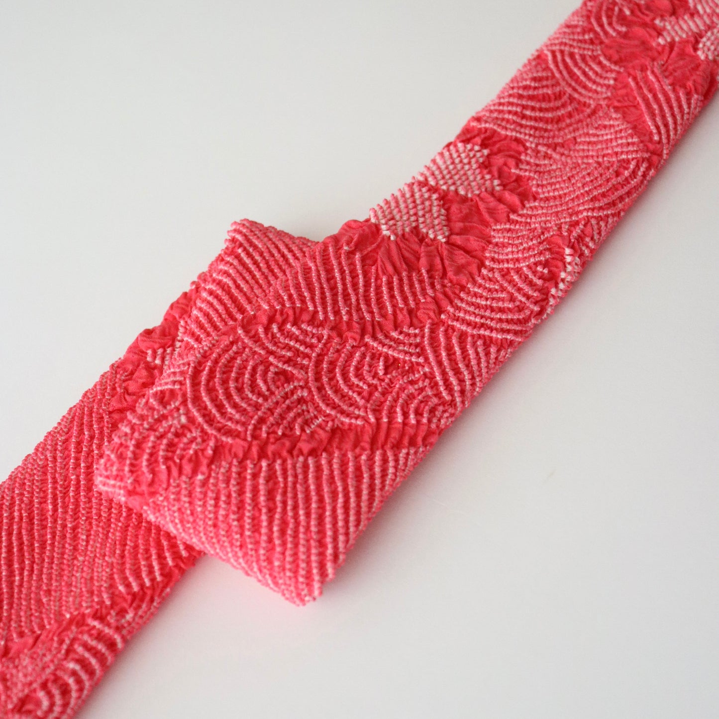 絞染帯揚げ「桜流水 - 躑躅色」