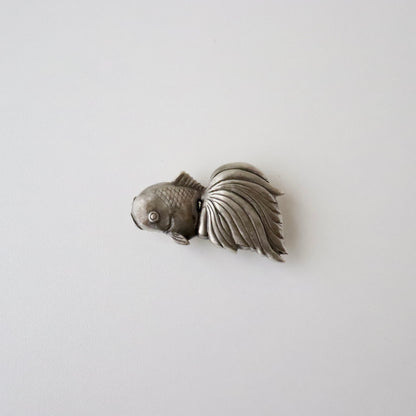 帯留「金魚 - 真鍮」大原商店