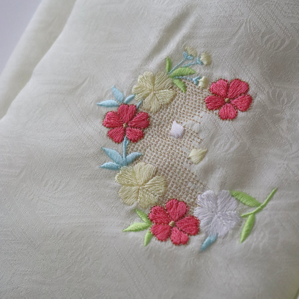 被布 | 七五三 | 三歳 | 正絹 | 薬玉 | 薄若芽色 | 刺繍