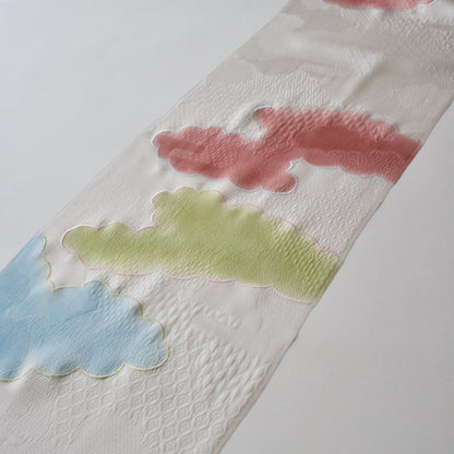 帯揚げ | 袷・単衣向け | 雲三色暈し雲取横振刺繍 | 和小物さくら
