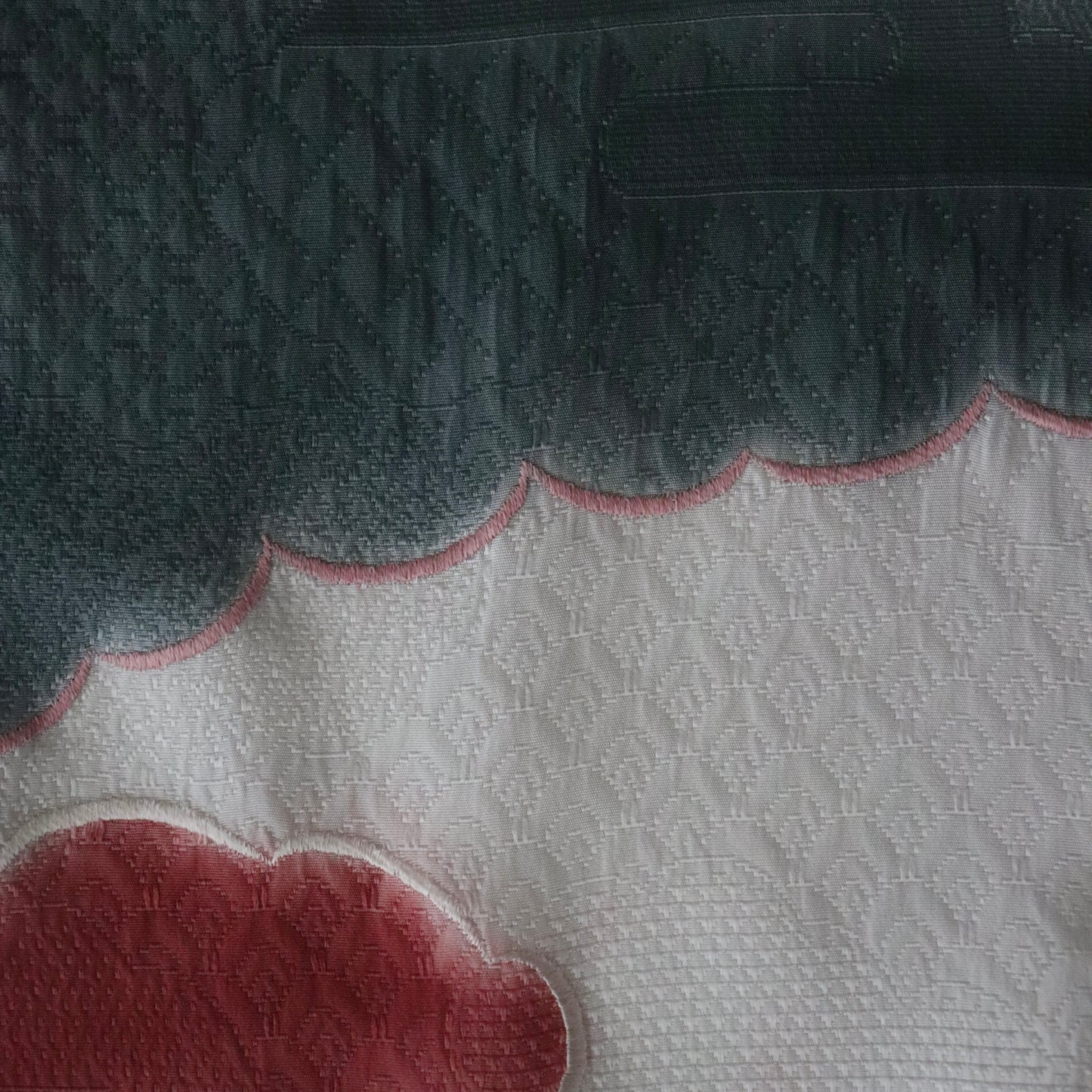 帯揚げ | 袷・単衣向け | 雲三色暈し雲取横振刺繍 | 和小物さくら