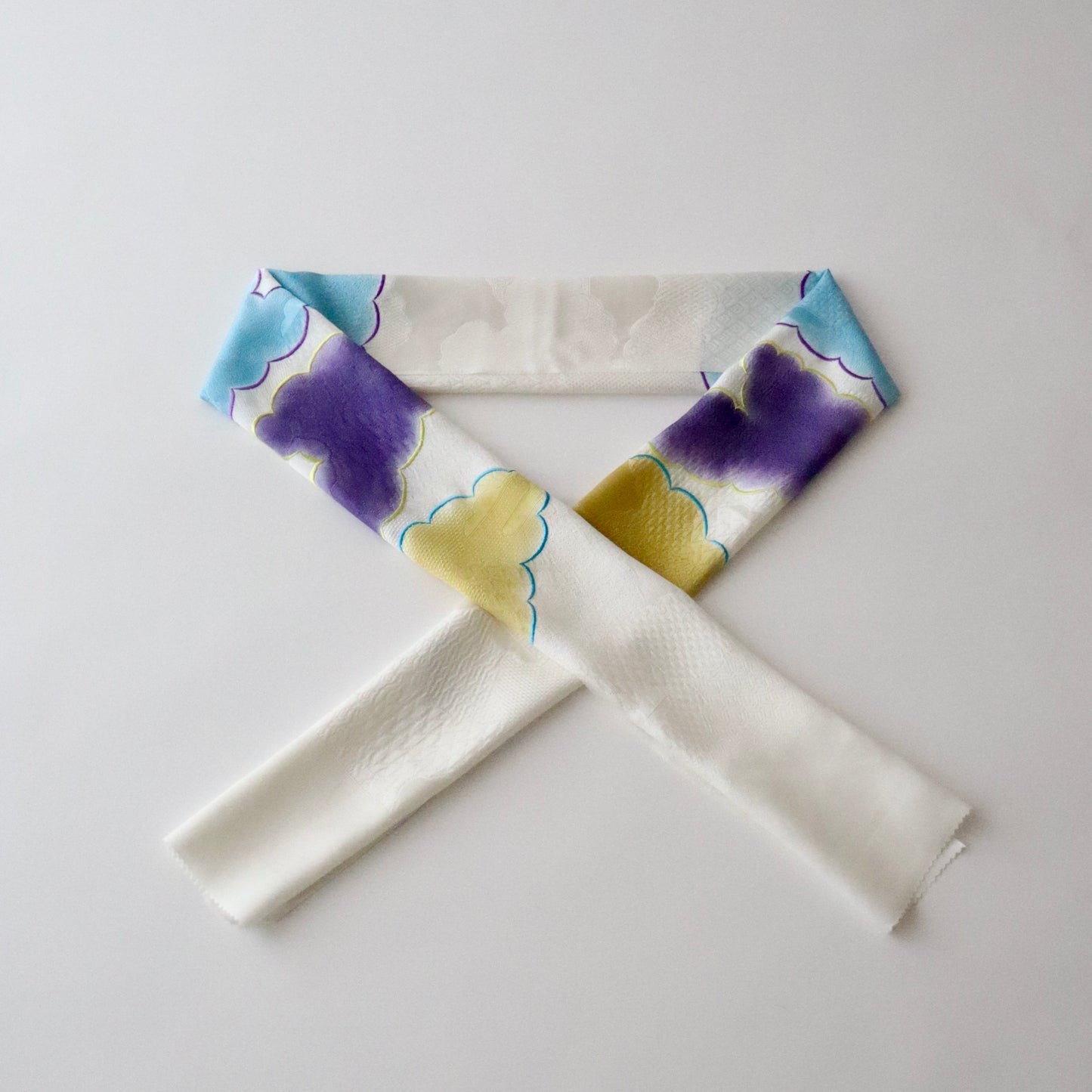 帯揚げ | 袷・単衣向け | 雲三色暈し雲取横振刺繍 | 和小物さくら