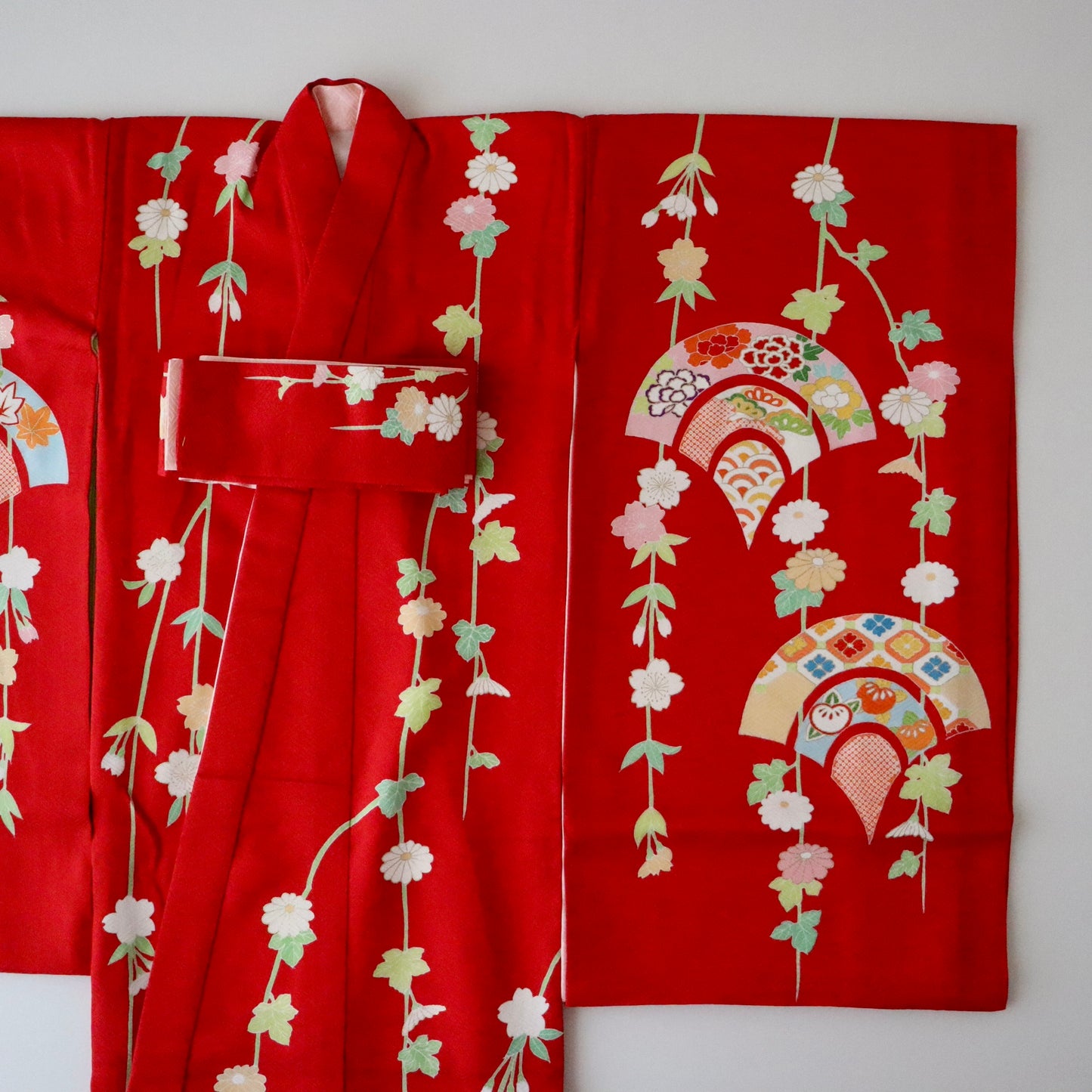 女児初着「花の祈り」高橋啓