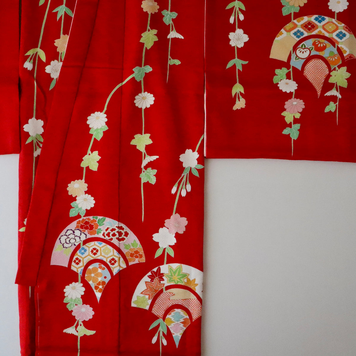 女児初着「花の祈り」高橋啓