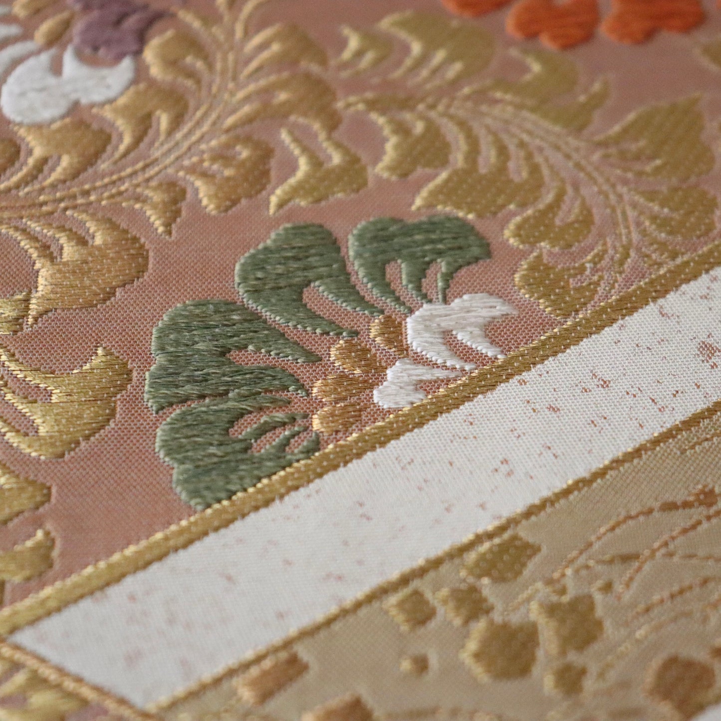 袋帯「有職斜段文」梅垣織物