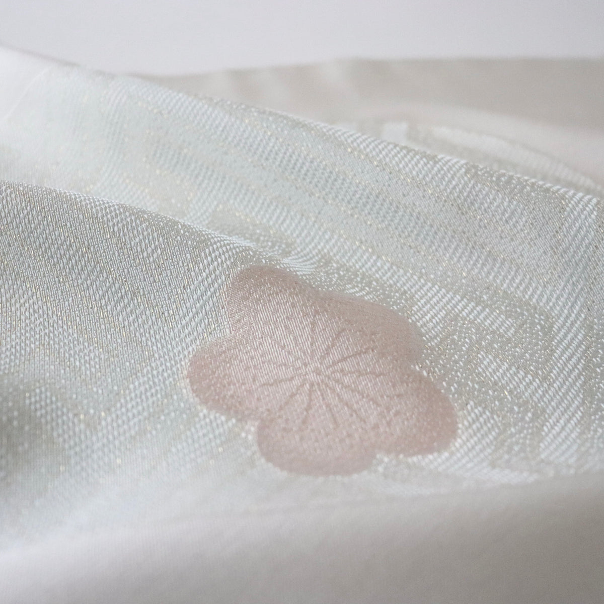 帯揚げ「縮緬縫取紗綾形手挿友禅 梅 - lt.p」和小物さくら